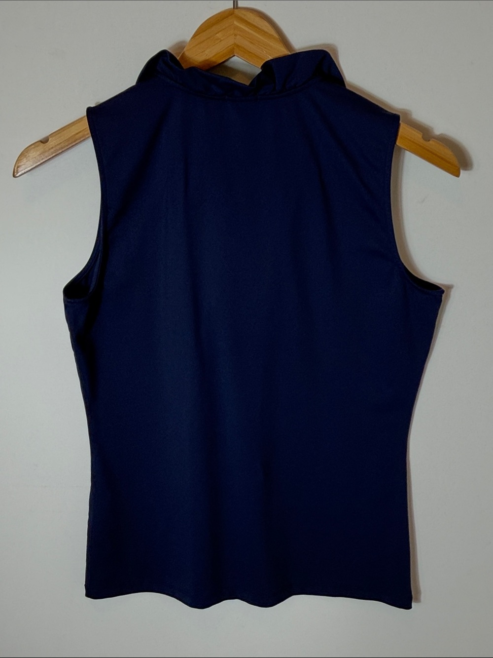 J. McLaughlin Navy Sleeveless Ruffle Neck Stretch Blouse Top Size S - Picture 2 of 3